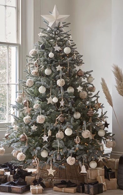 Style * How To Decorate Your Christmas Tree Like A Stylist